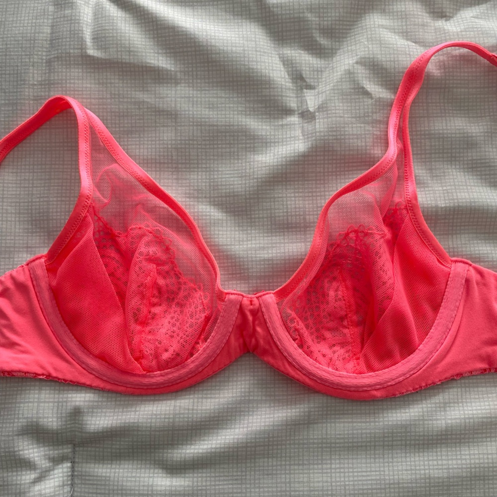 Victoria Secret Bra (34B) NWT - Picture 2 of 8